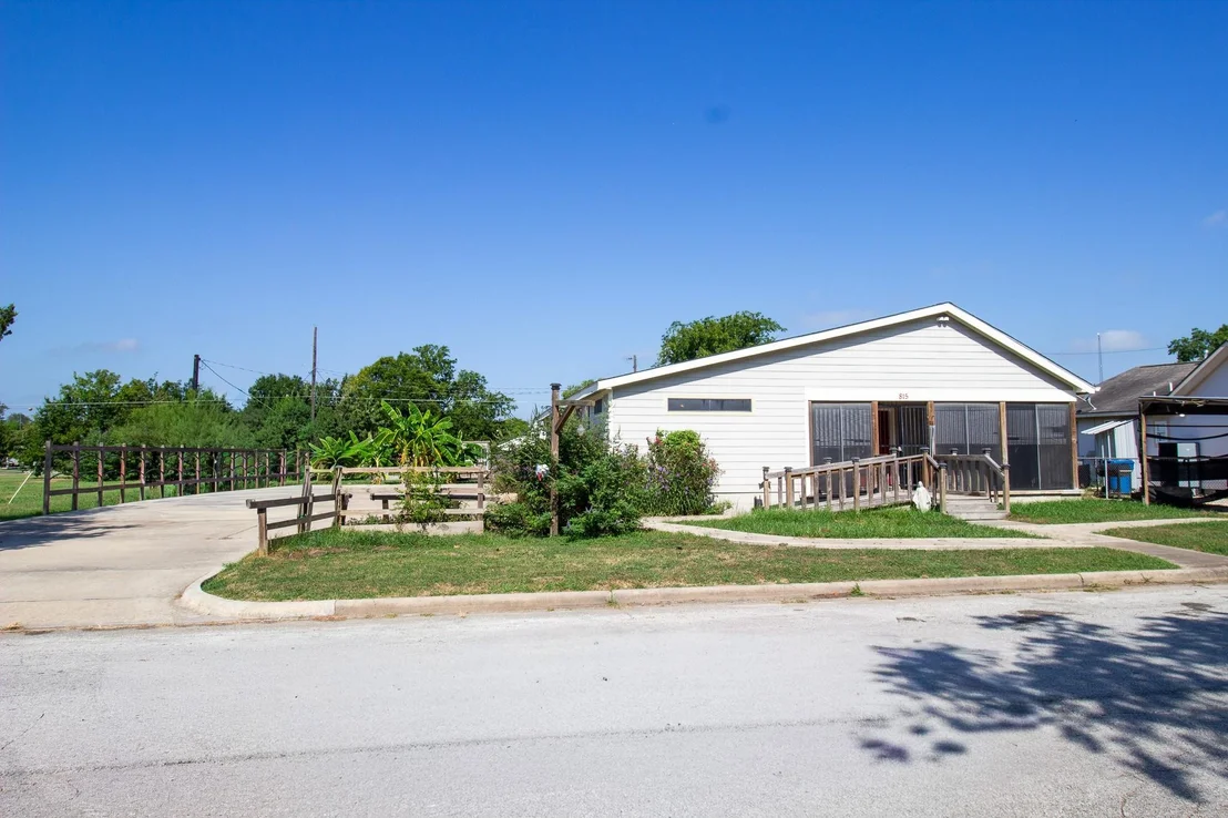 Photo of 815 4th Street
