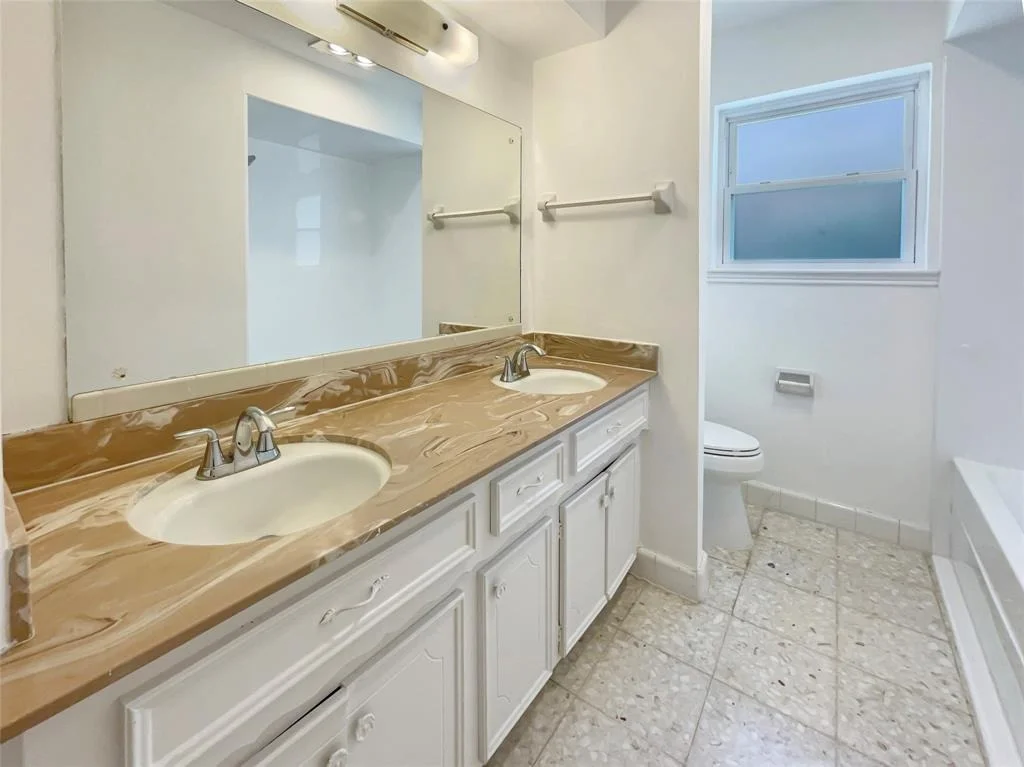 Photo of 907 Kingsbridge Road