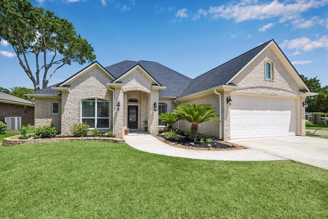 Photo of 17412 Waterview Drive