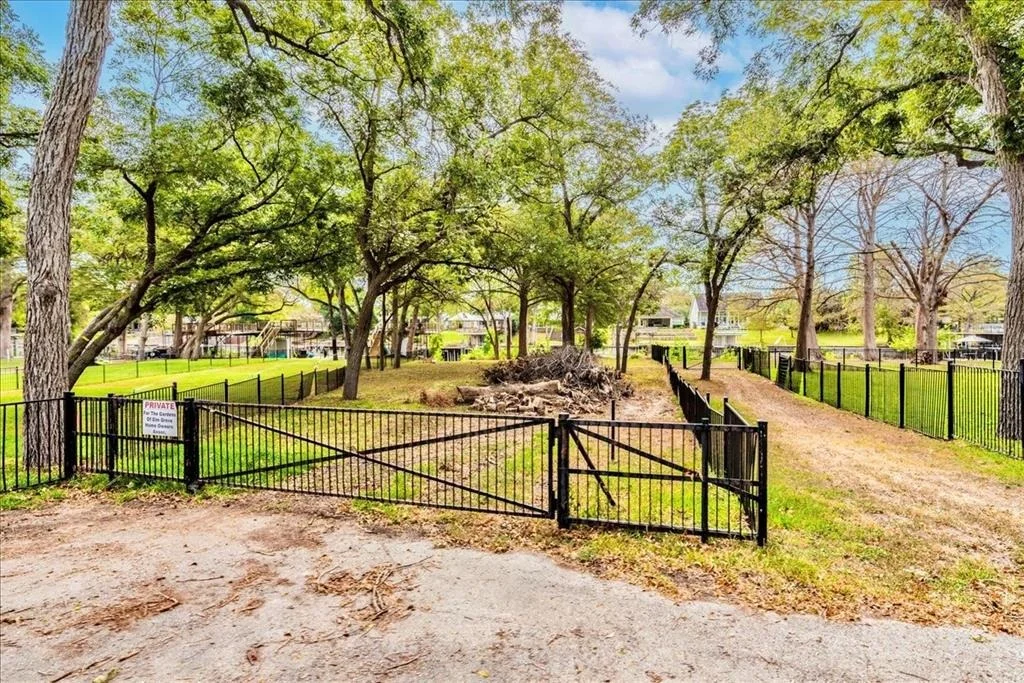 Photo of 1124 Timber Elm