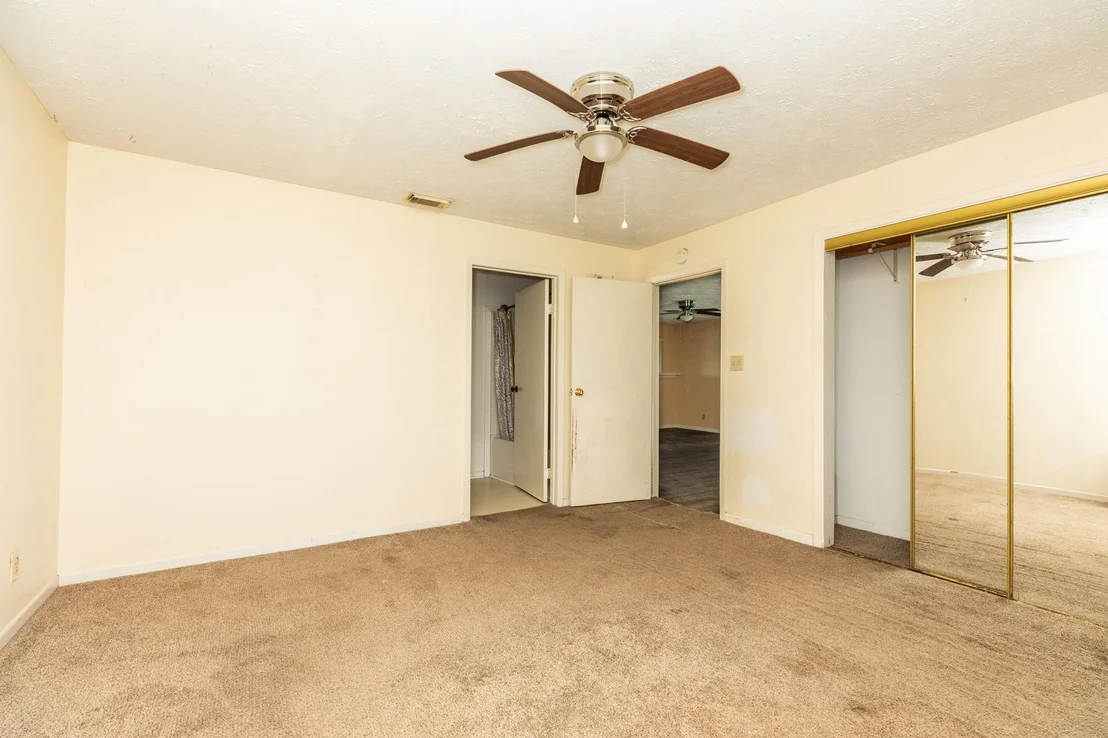 Photo of 910 Monument Drive