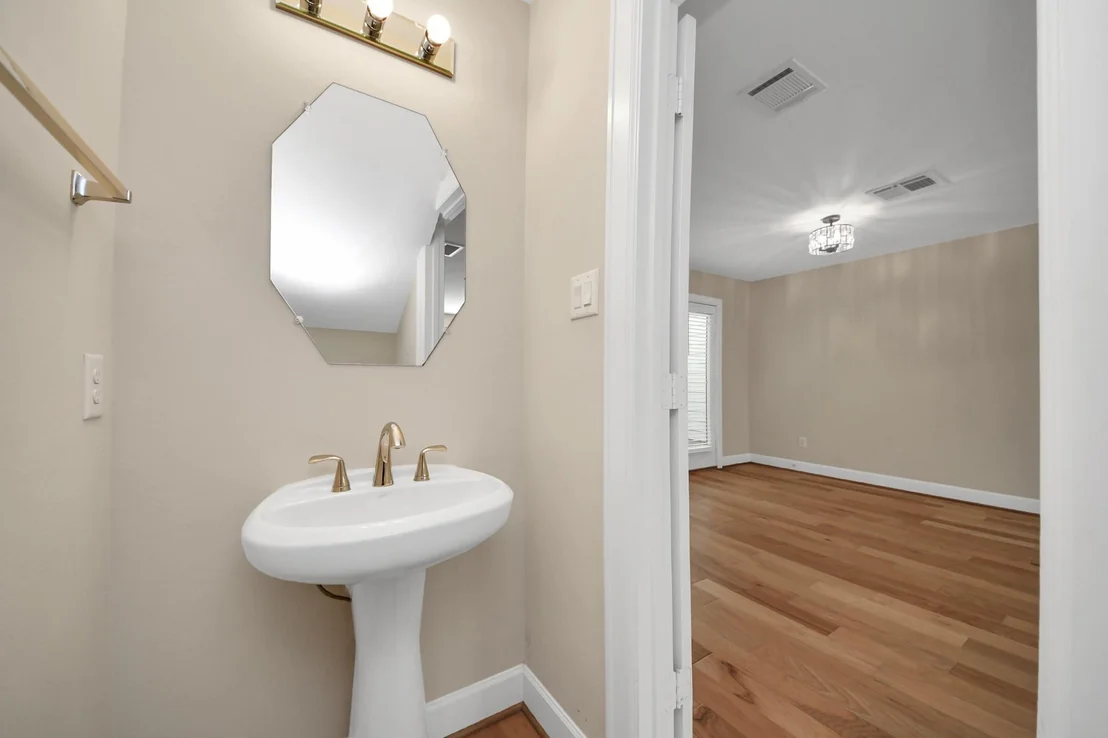 Photo of Unit 52 at 5951 South Loop E