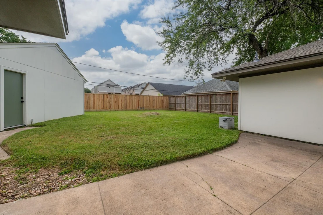 Photo of 1218 Shadeland Drive
