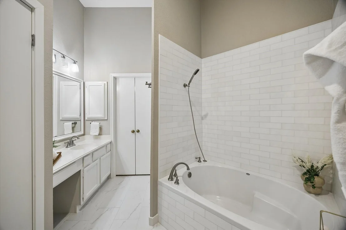Photo of 46 Lakeridge Drive