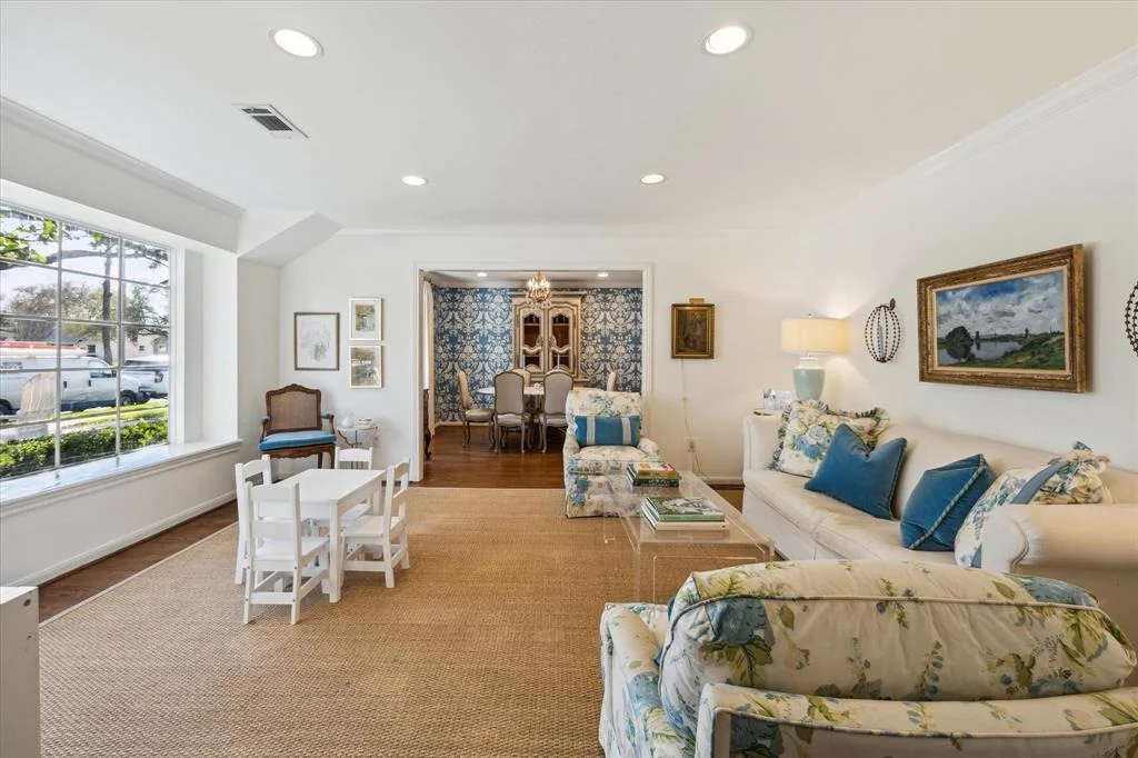 Photo of 8014 Meadowbriar Lane