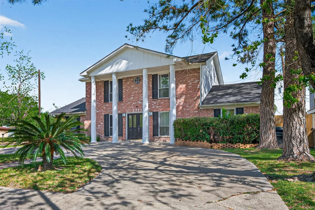Photo of 5722 Arncliffe Drive