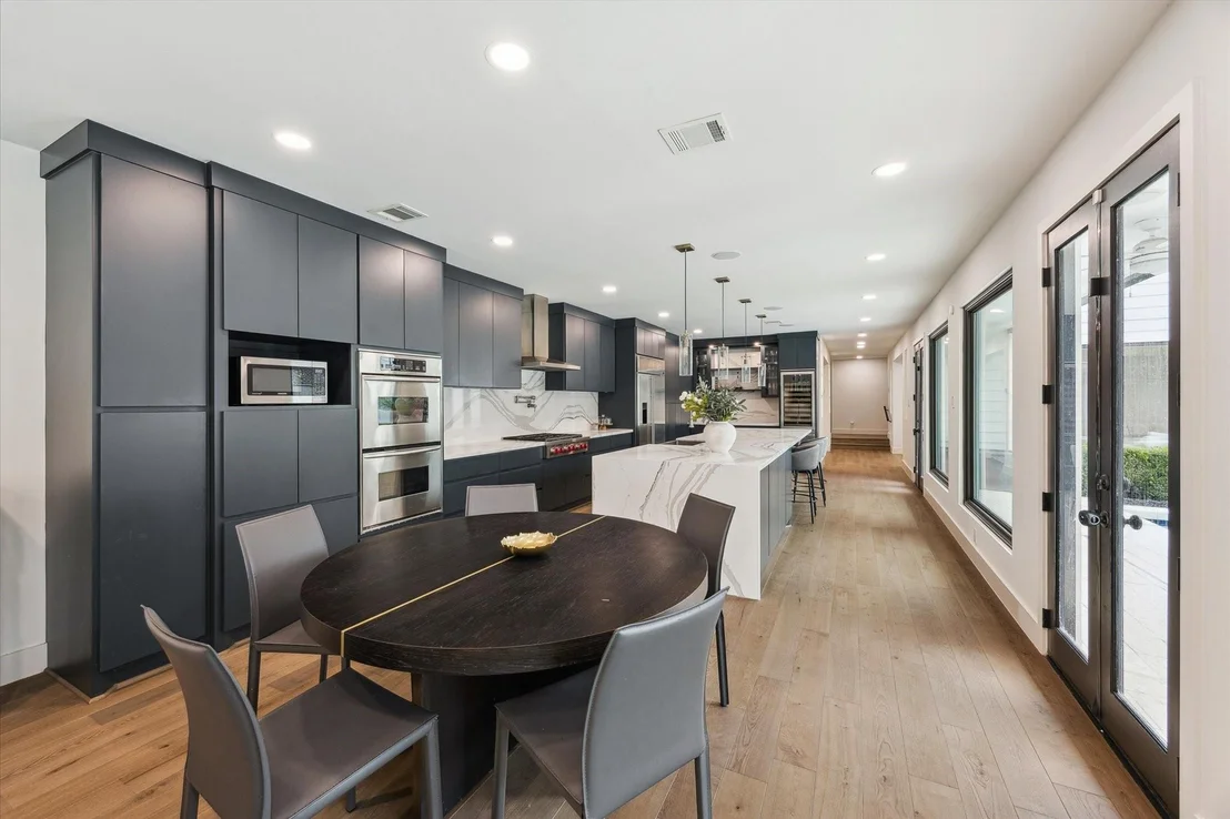 Photo of 6348 Vanderbilt Street