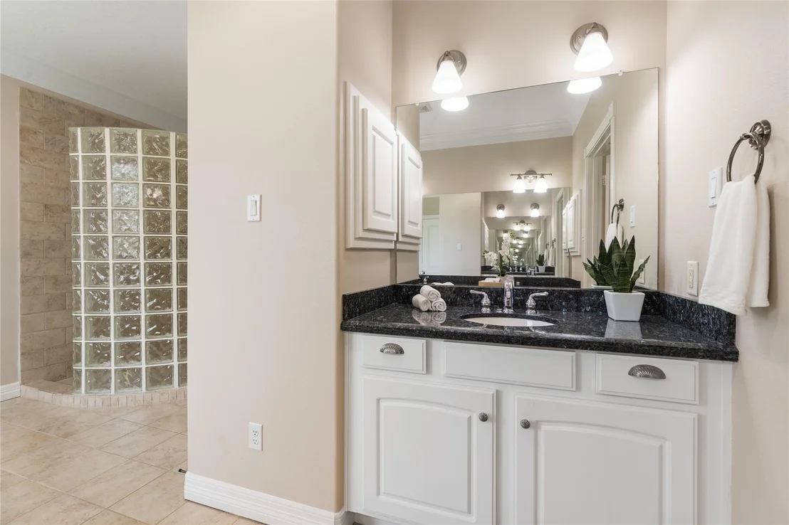 Photo of 5442 Lakeshore Drive
