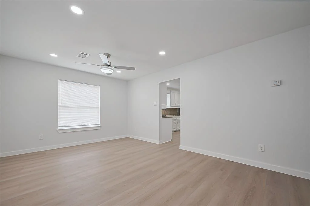 Photo of 7333 Lakehurst Drive