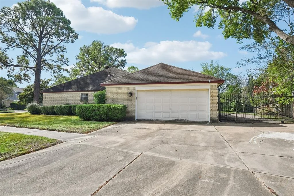 Photo of 5502 Moss Glenn Lane
