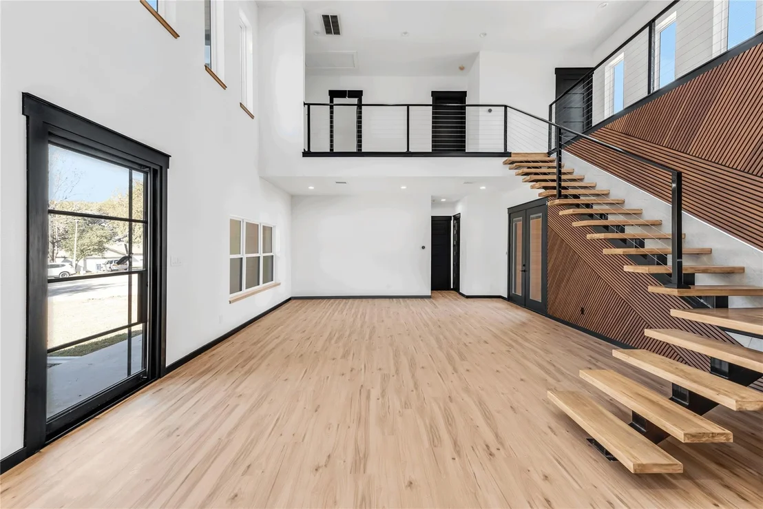Photo of 7292 Edgewater Drive