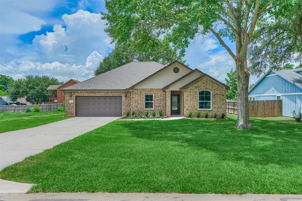 Photo of 10477 Valley Drive N