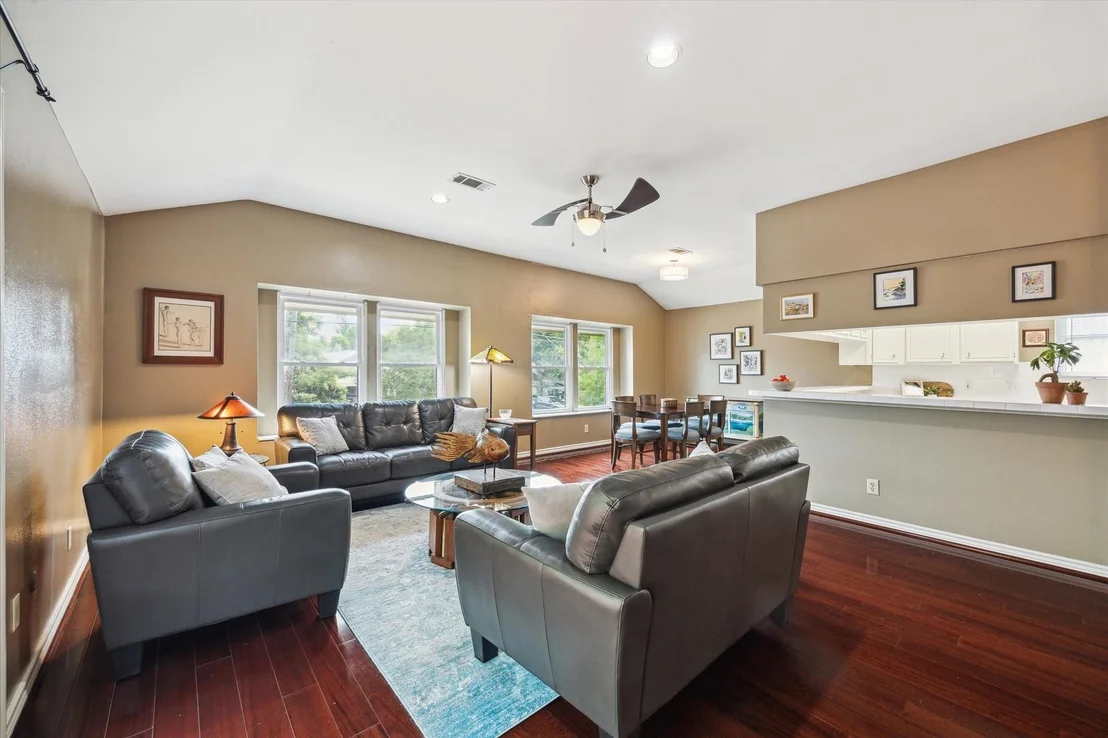 Photo of 1112 Jackson Boulevard