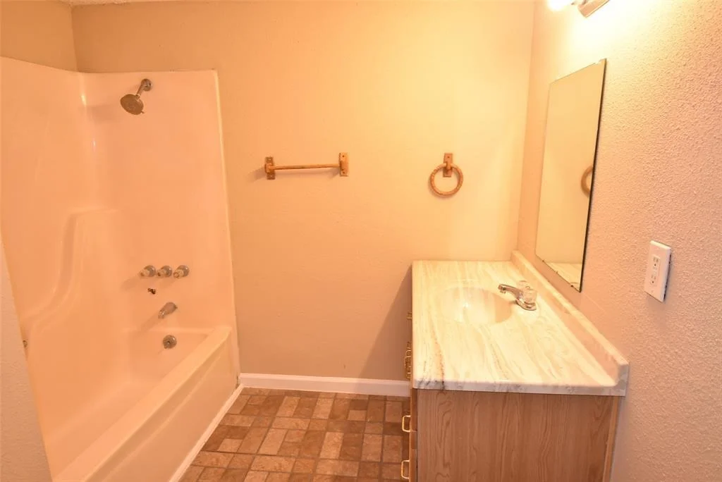 Photo of 600 Bullfrog Lane
