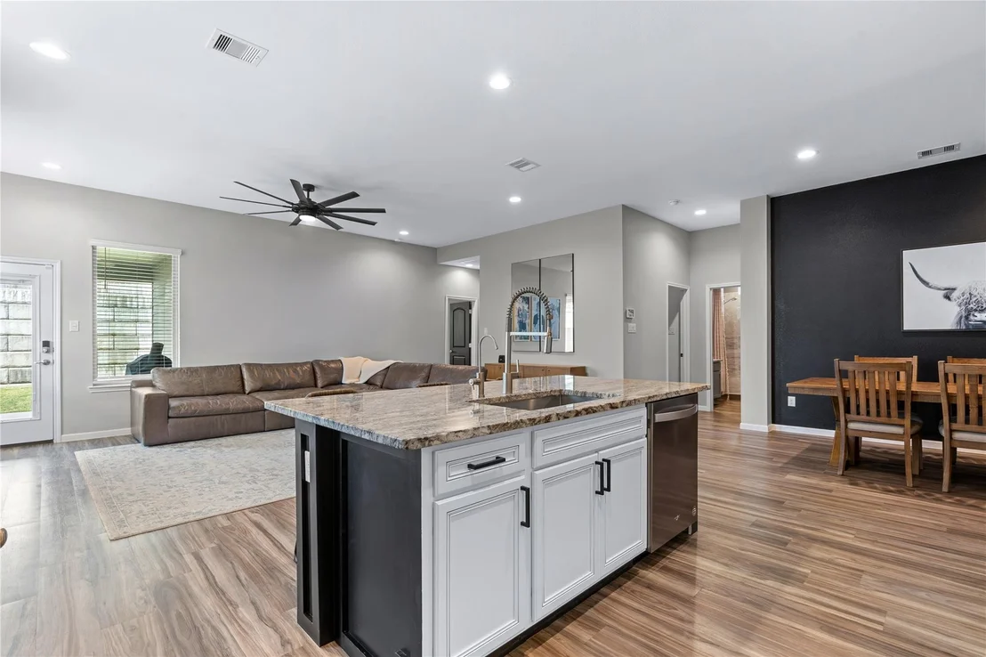 Photo of 443 Stonebrook Lane