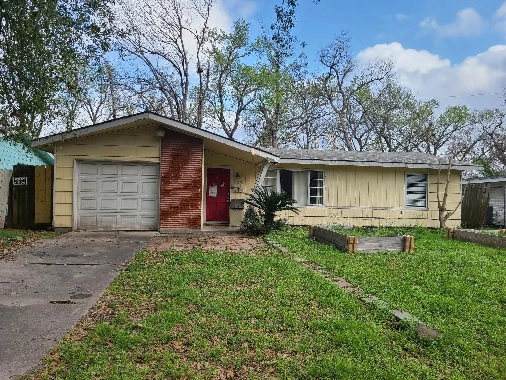 Photo of 422 Surratt Drive