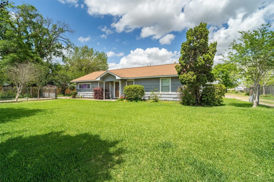 Photo of 7833 Almeda Genoa Road