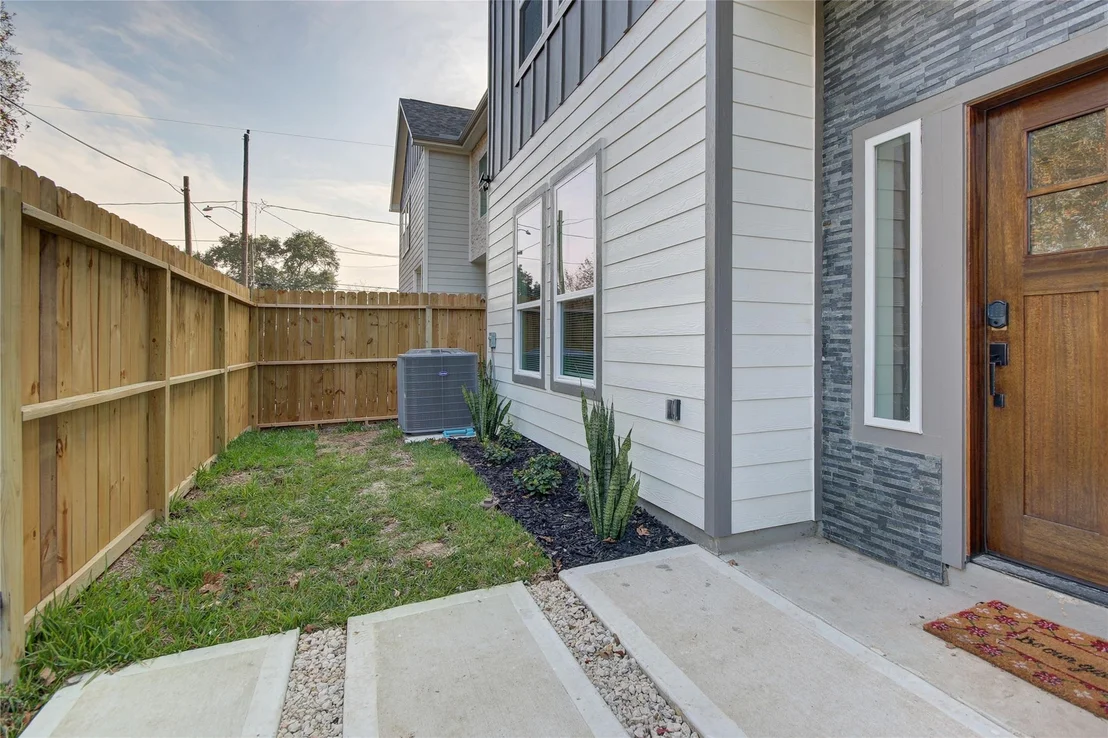Photo of 9305 Tower Street