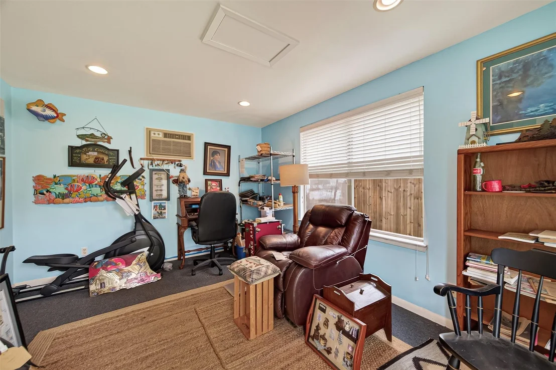 Photo of 10062 Warwana Road