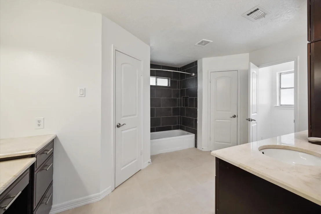 Photo of 25402 Lynbriar Lane