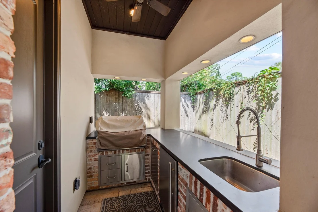 Photo of 6010 Floyd Street