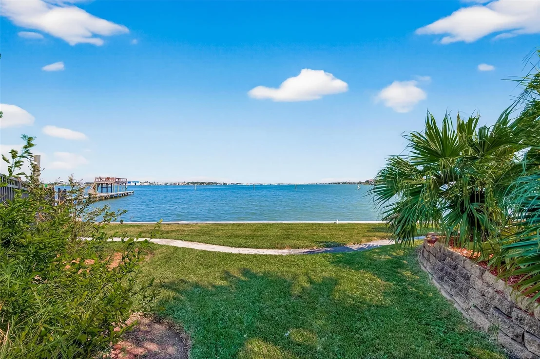 Photo of 2242 Marina Way