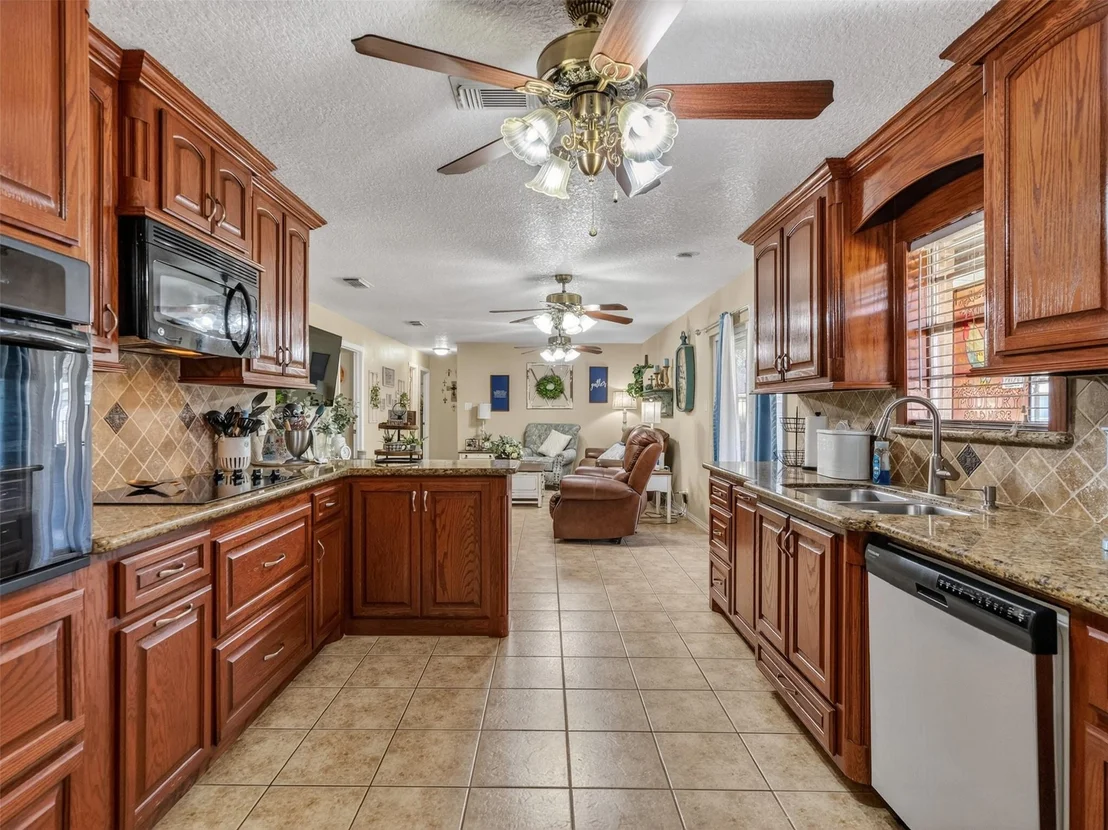 Photo of 1348 Gifford Road