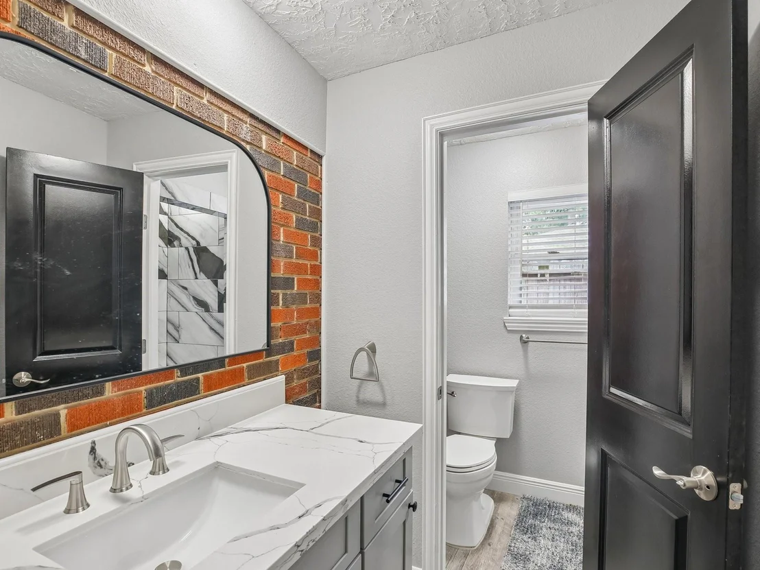 Photo of 2921 Oak Drive