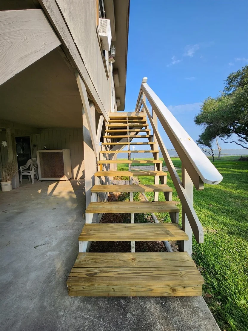 Photo of 2182 W Bayshore Drive