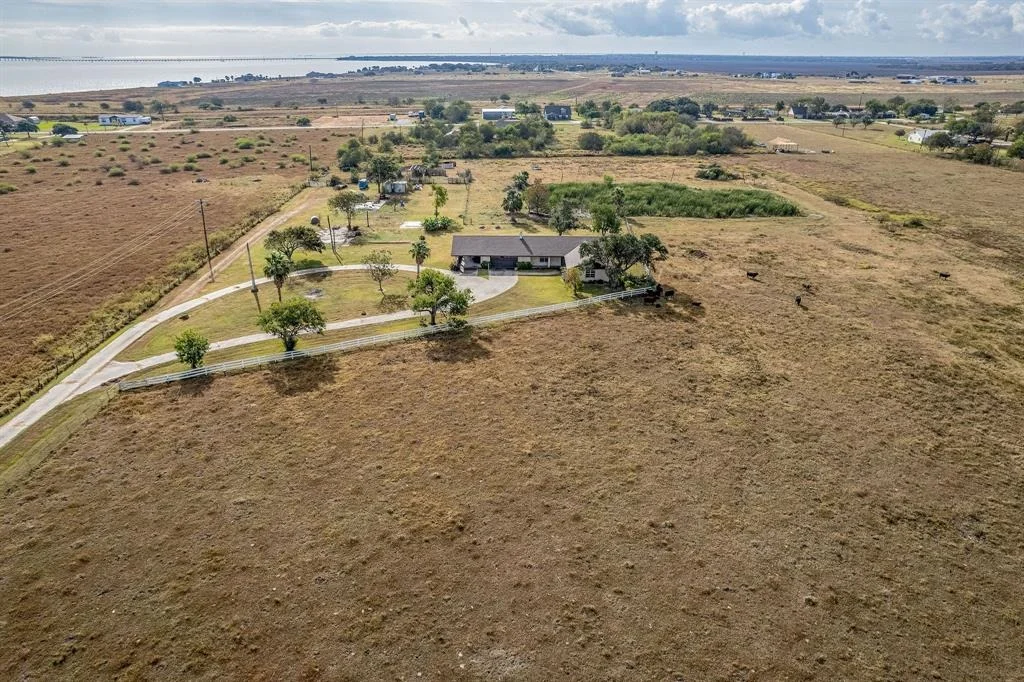 Photo of 587 Seakist Road
