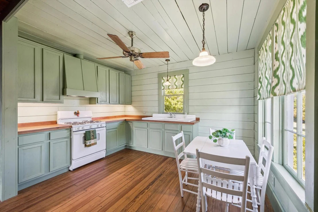 Photo of 618 Bayridge Road