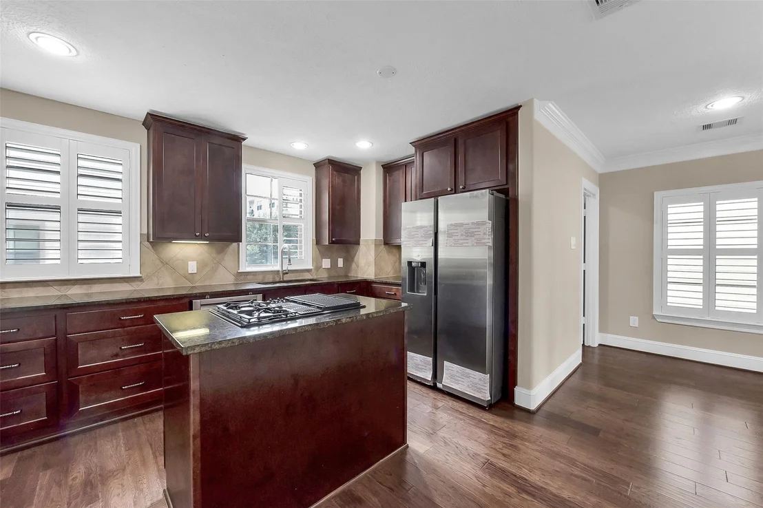 Photo of 905 Garden Oaks Trace