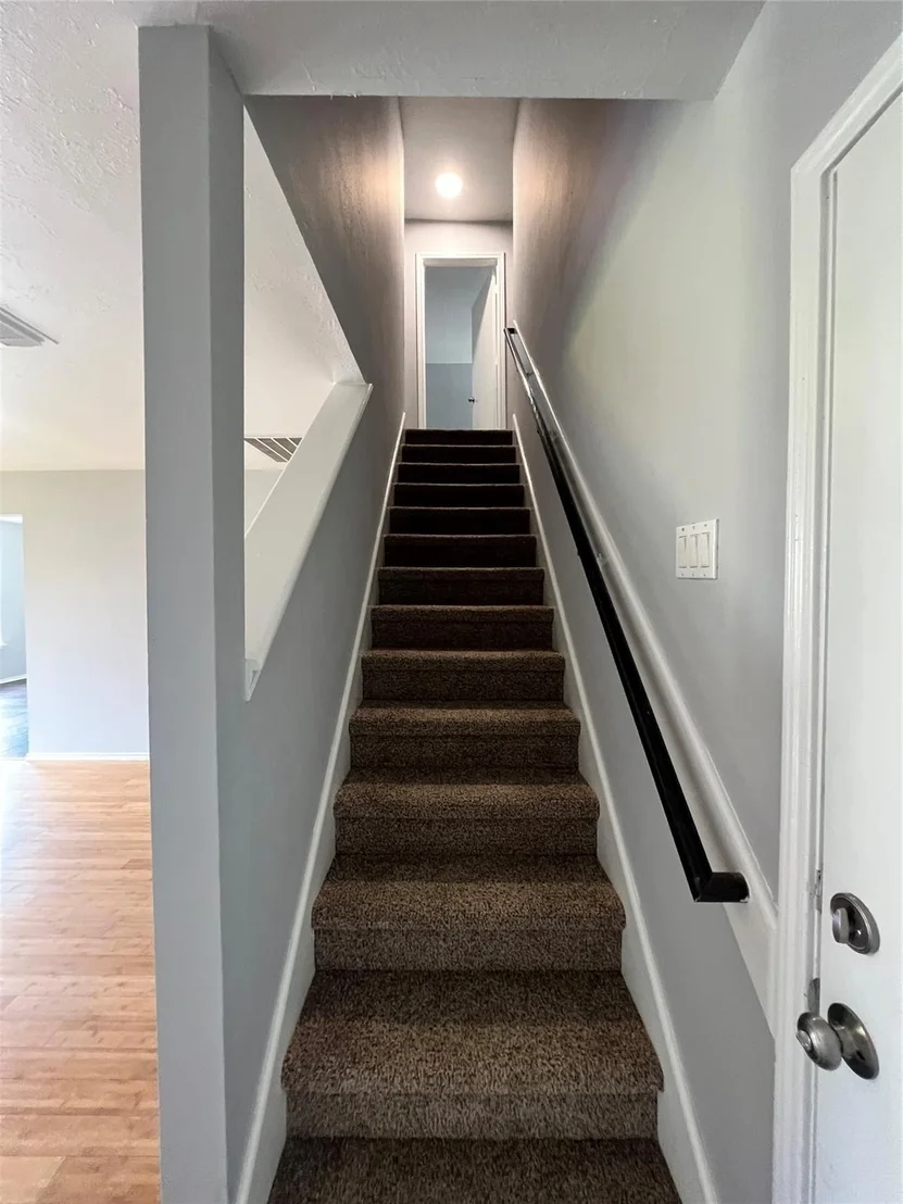 Photo of 919 N Oak Drive