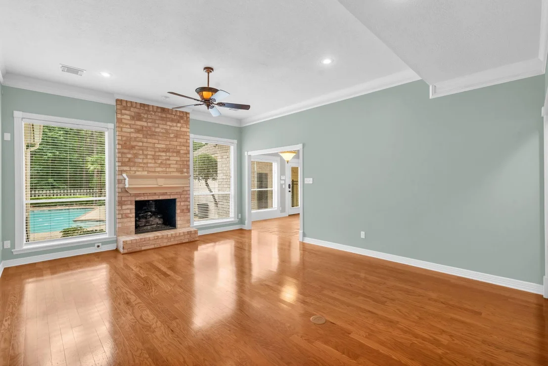 Photo of 142 W Shadowpoint Circle