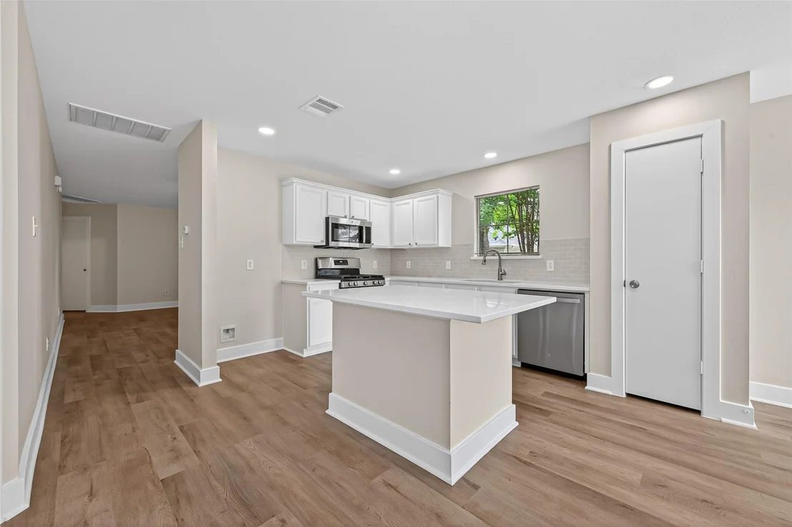 Photo of 21090 Aldens Oak