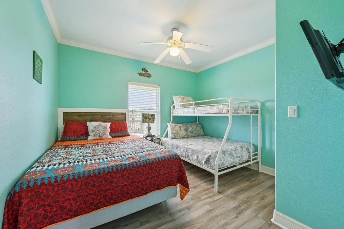 Photo of 940 Gregory Lane