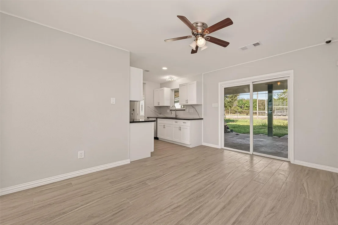 Photo of 118 W Doverfield Drive