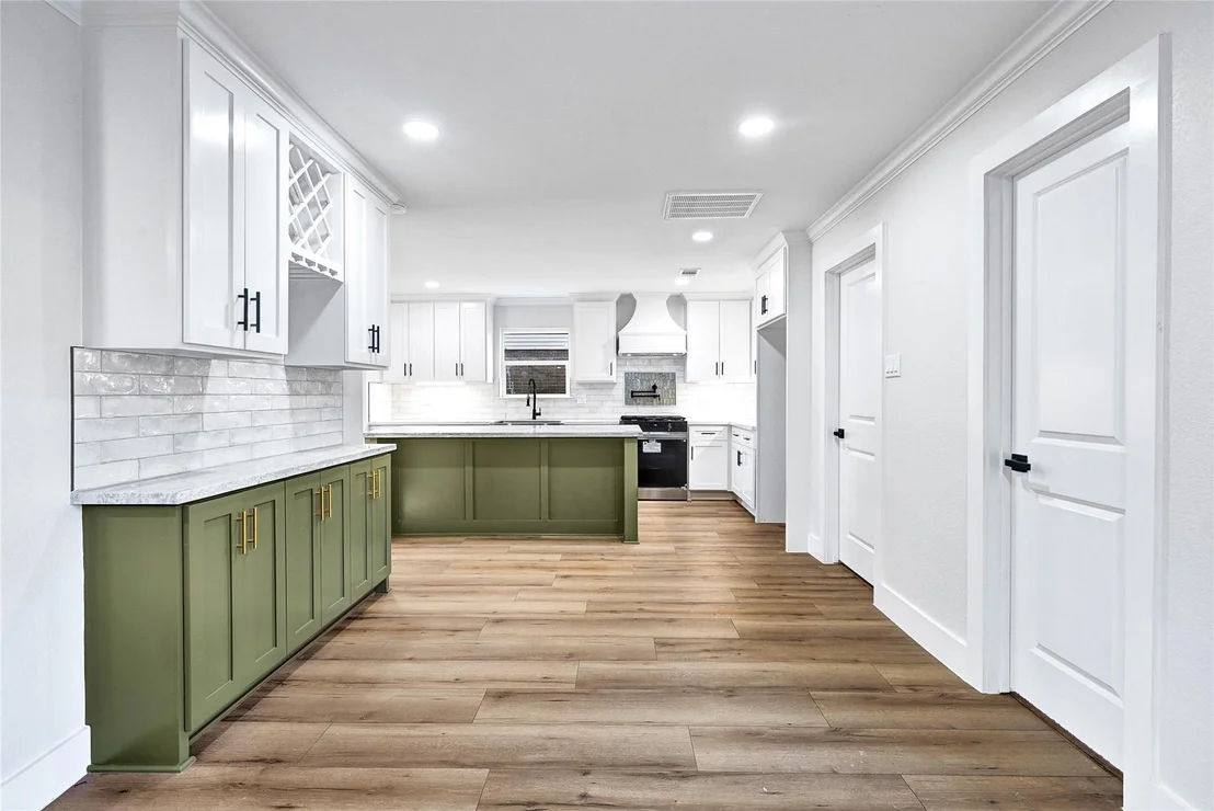 Photo of 5610 Oak Trail Lane