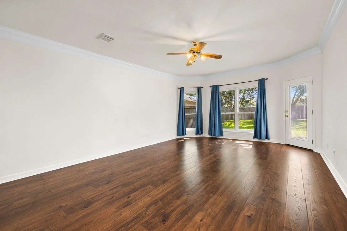 Photo of 911 Old Valley Way