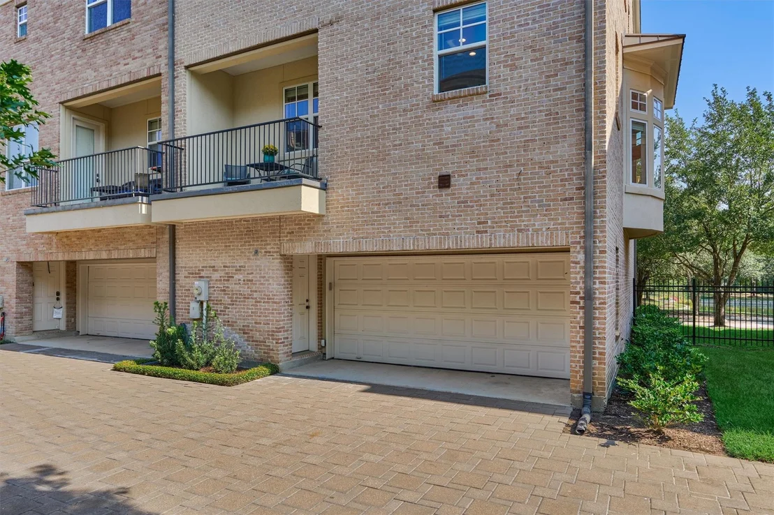 Photo of 83 Colonial Row Drive