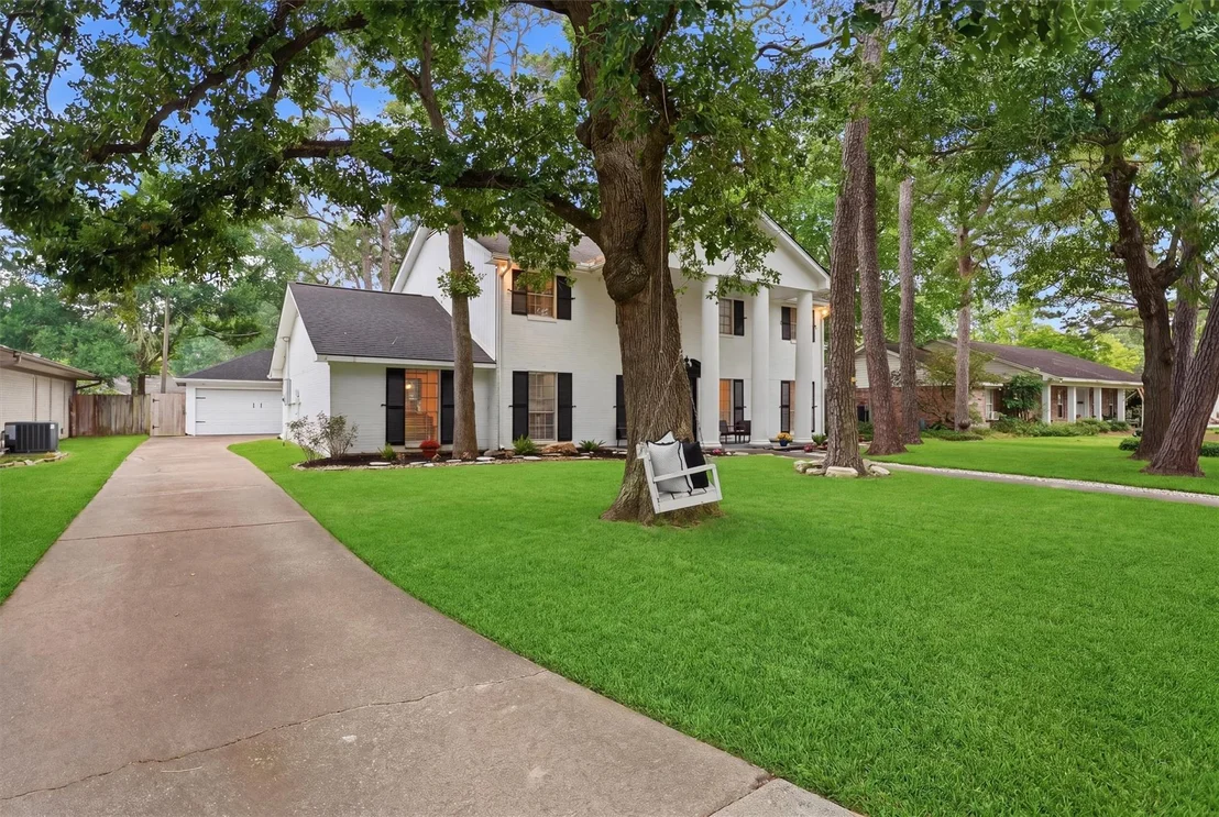 Photo of 215 Whispering Oaks Drive