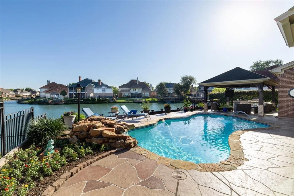 Photo of 207 Kingfisher Drive