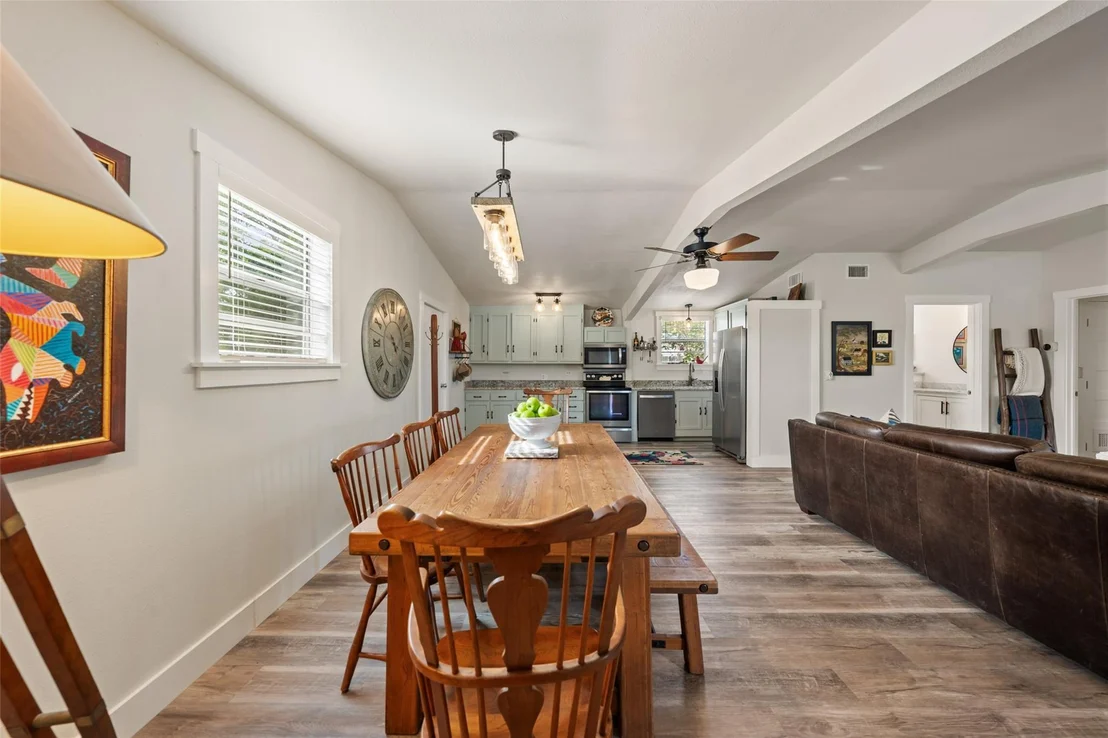 Photo of 1402 County Road 243