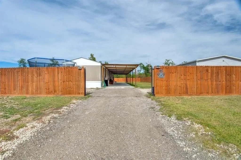 Photo of 505 Road 5202