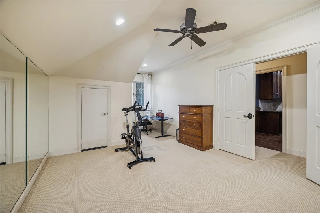 Photo of 47 N Regent Oak