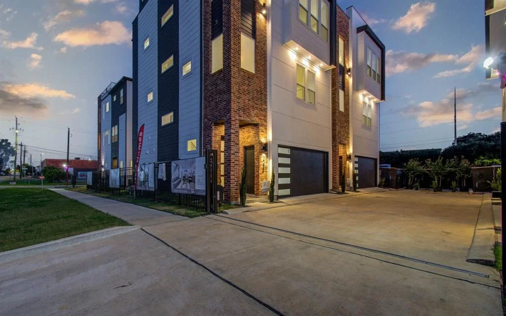 Photo of 3010 Lamar Street