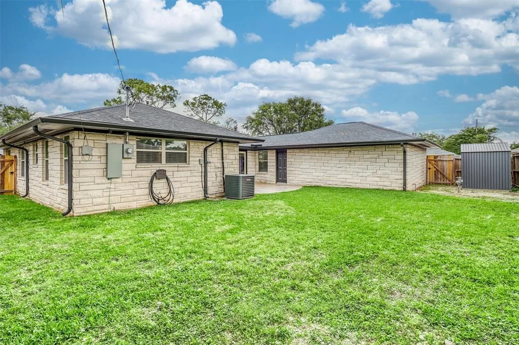 Photo of 2214 Lazybrook Drive
