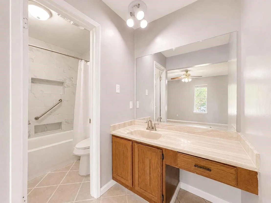 Photo of 39 Oak Harbor Drive