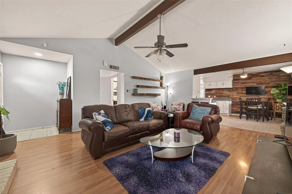 Photo of 10014 Walnut Glen Drive