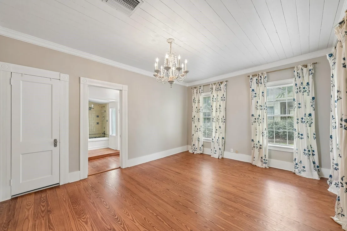 Photo of 4925 Main Street